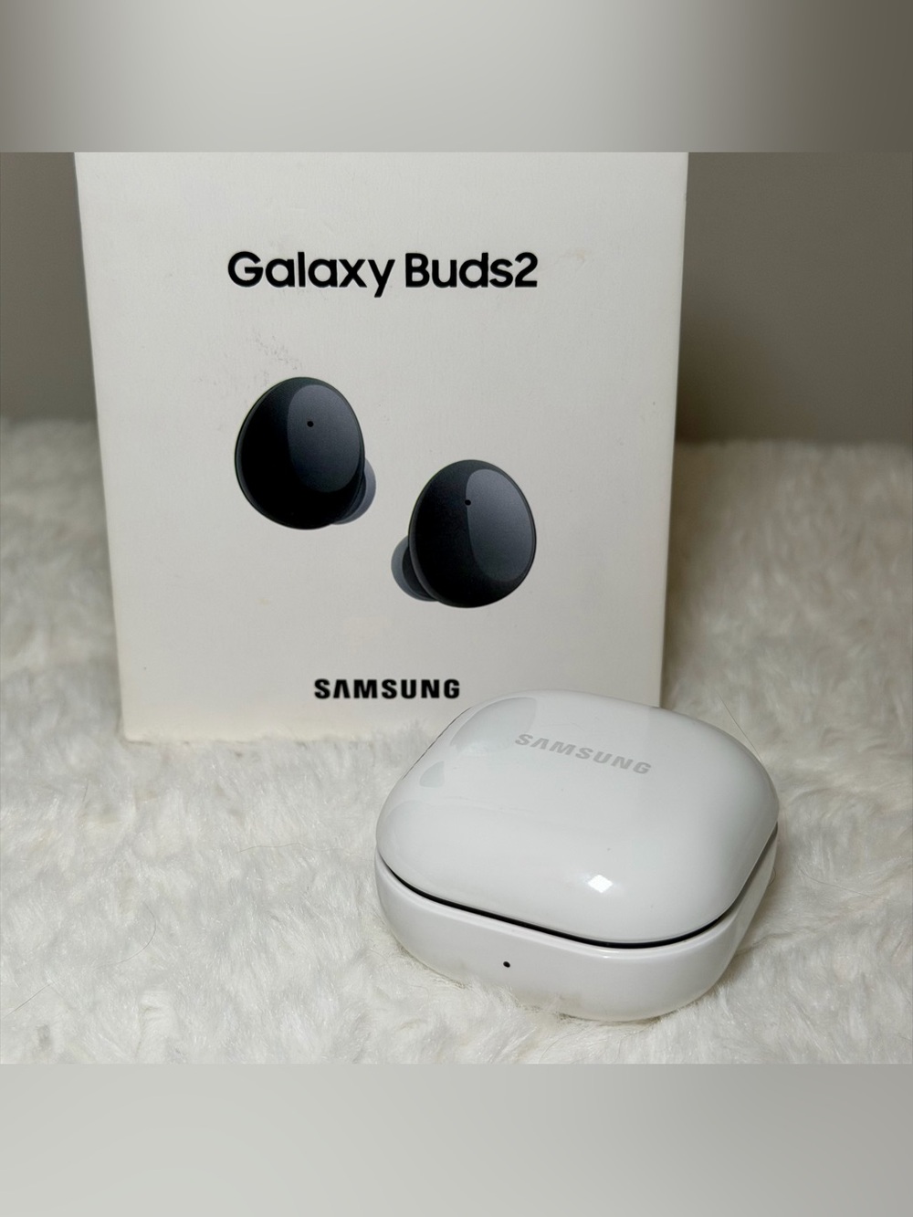 Black Samsung Galaxy Buds2 Bluetooth True Wireless Earbuds with Charging Case